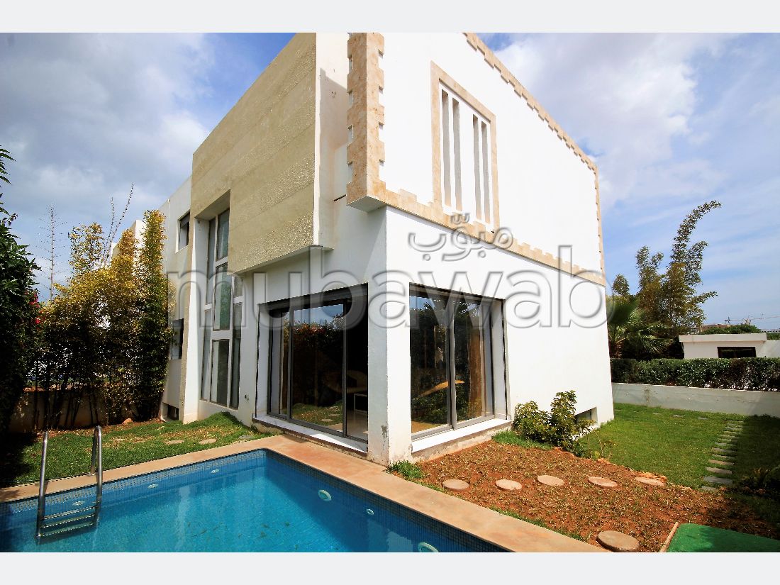 Luxury home for sale in Oulfa. 4 rooms. Caretaker service available, air conditioning. Mubawab